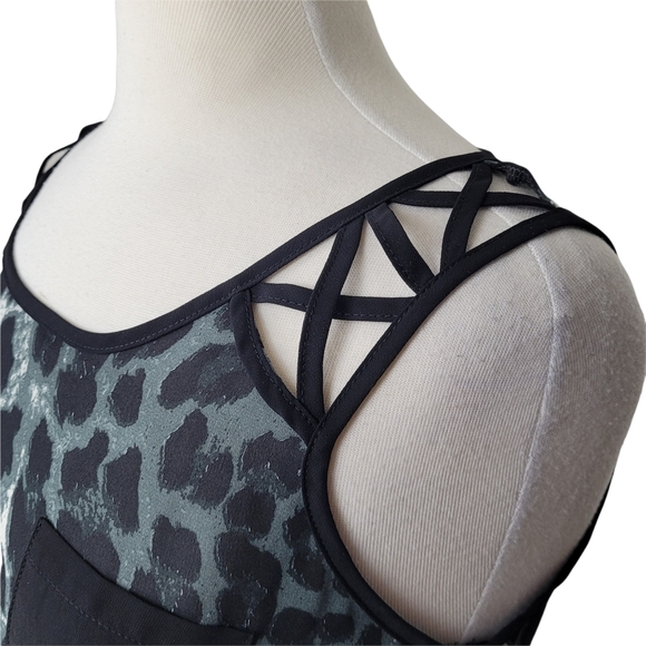 EDGE Blouse Sleeveless Animal Print Size Medium - Picture 5 of 8